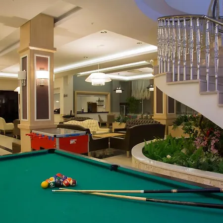 Random By Lookbookholiday Side