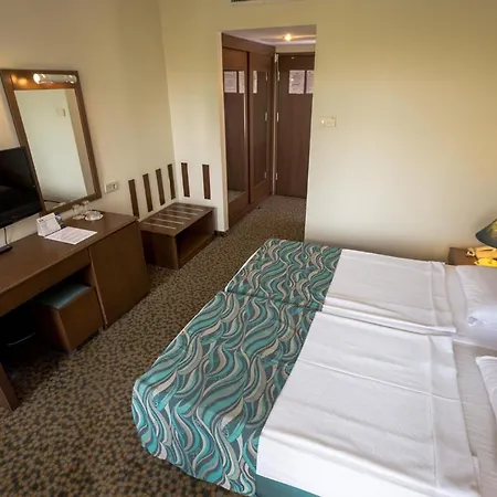 Random By Lookbookholiday 4* Side