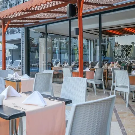 Hotel Random By Lookbookholiday 4*