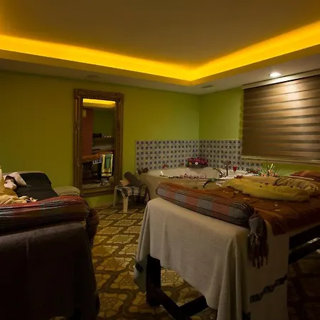 Hotel Random By Lookbookholiday