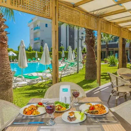 Random By Lookbookholiday 4* Side