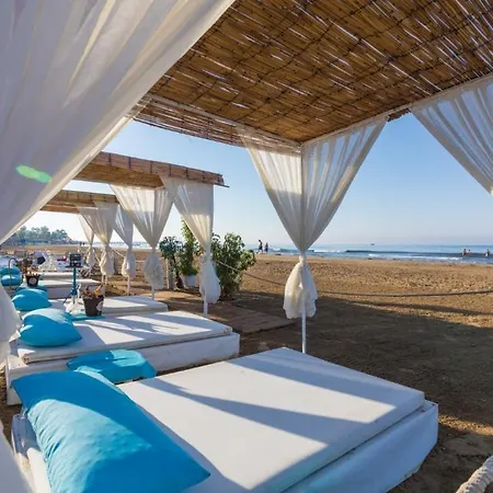 Hotel Random By Lookbookholiday Side