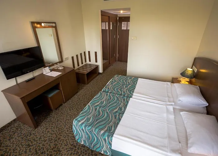 Random By Lookbookholiday 4* Side