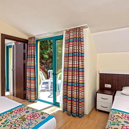 Random By Lookbookholiday 4*