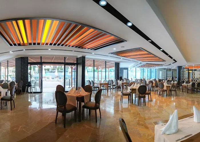 Hotel Random By Lookbookholiday 4*