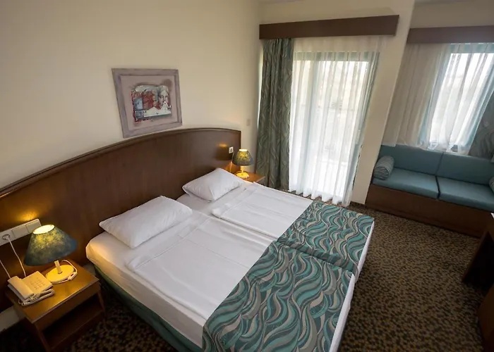 Hotel Random By Lookbookholiday 4*