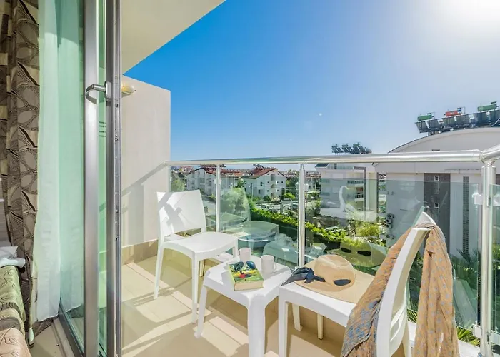 Random By Lookbookholiday Side