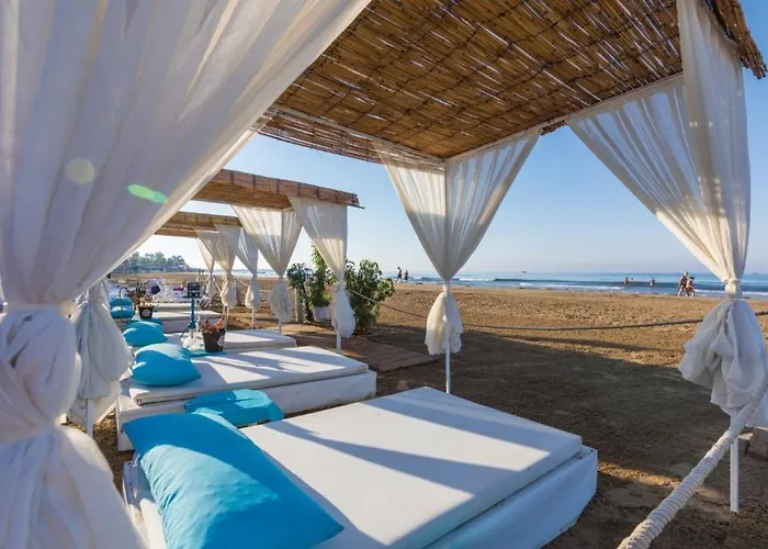 Hotel Random By Lookbookholiday Side